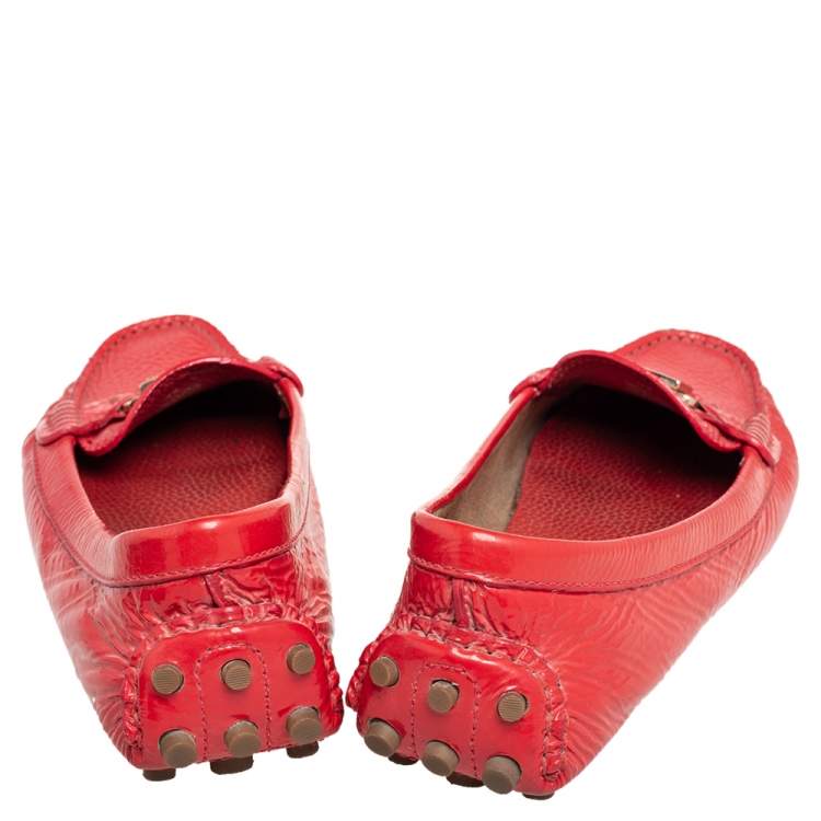 Pre Owned Tory Burch Red Crinkled Patent Leather Driving Loafers Size 40