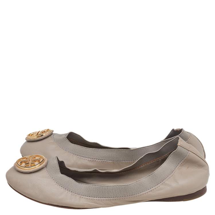 Pre Owned Tory Burch Grey Leather Carolina Scrunch Ballet Flats Size 37