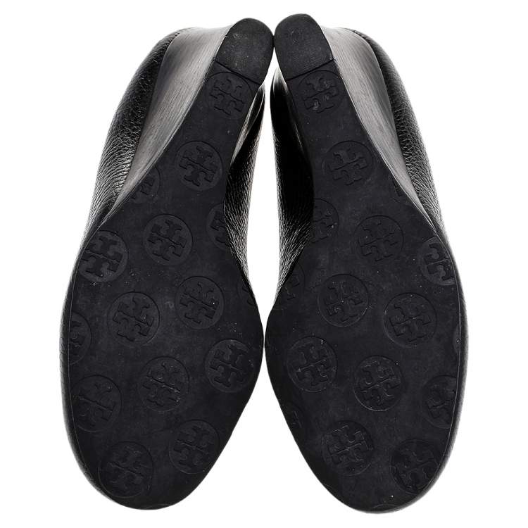 Pre Owned Tory Burch Black Leather Julianne Wedge Pumps Size 35