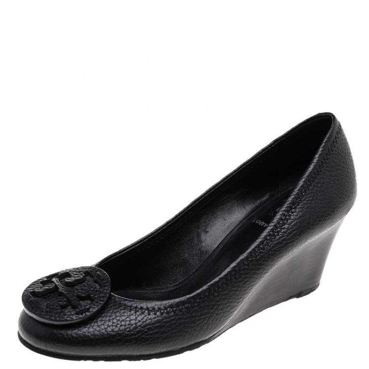 Pre Owned Tory Burch Black Leather Julianne Wedge Pumps Size 35