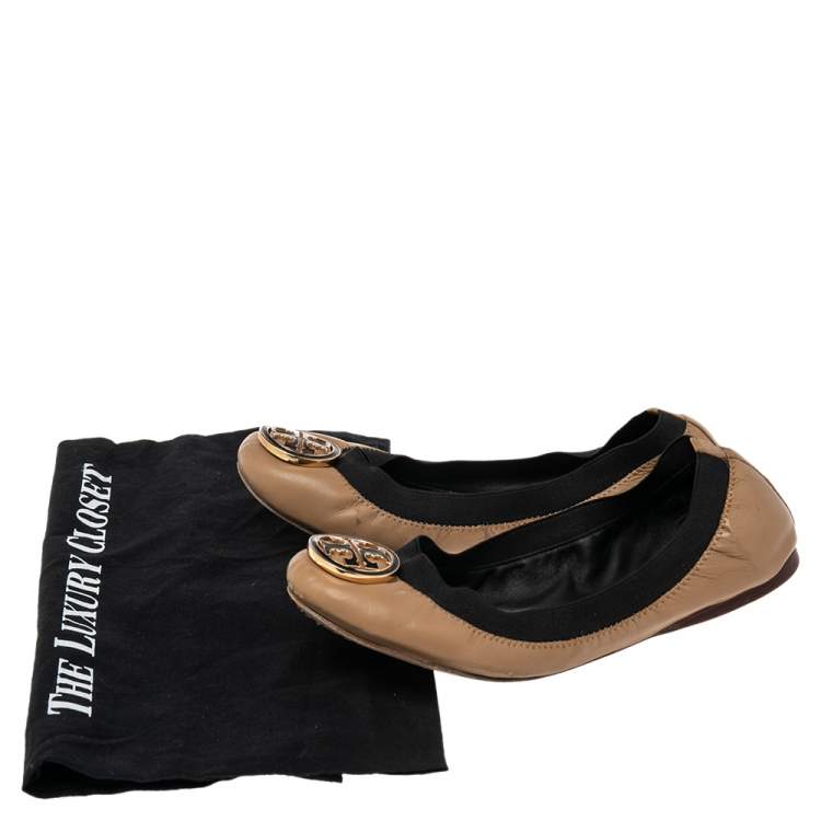 Pre Owned Tory Burch Beige/Black Leather Reva Pebbled Logo Ballerina Flats Size 37