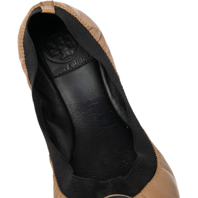 Pre Owned Tory Burch Beige/Black Leather Reva Pebbled Logo Ballerina Flats Size 37