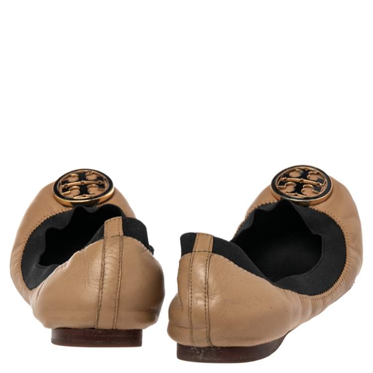 Pre Owned Tory Burch Beige/Black Leather Reva Pebbled Logo Ballerina Flats Size 37