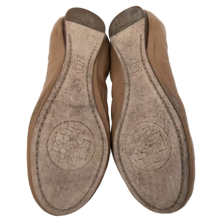 Pre Owned Tory Burch Beige/Black Leather Reva Pebbled Logo Ballerina Flats Size 37