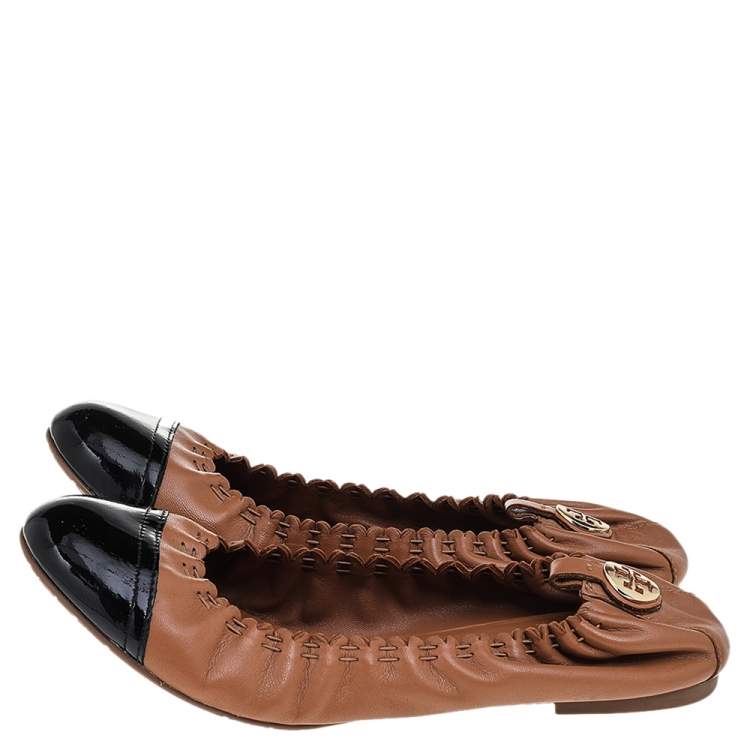 Pre Owned Tory Burch Tan/Black Leather And Patent Leather Cap Toe Scrunch Ballet Flats Size 39