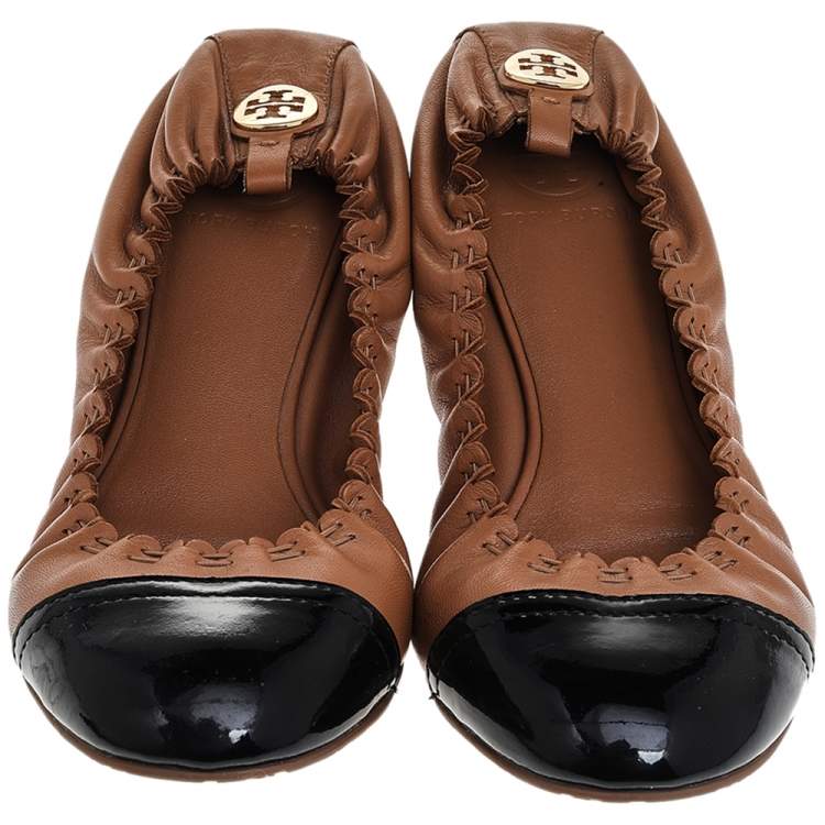 Pre Owned Tory Burch Tan/Black Leather And Patent Leather Cap Toe Scrunch Ballet Flats Size 39
