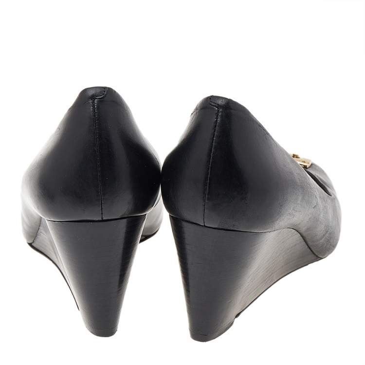 Pre Owned Tory Burch Black Leather Metal Logo Wedge Pumps Size 39