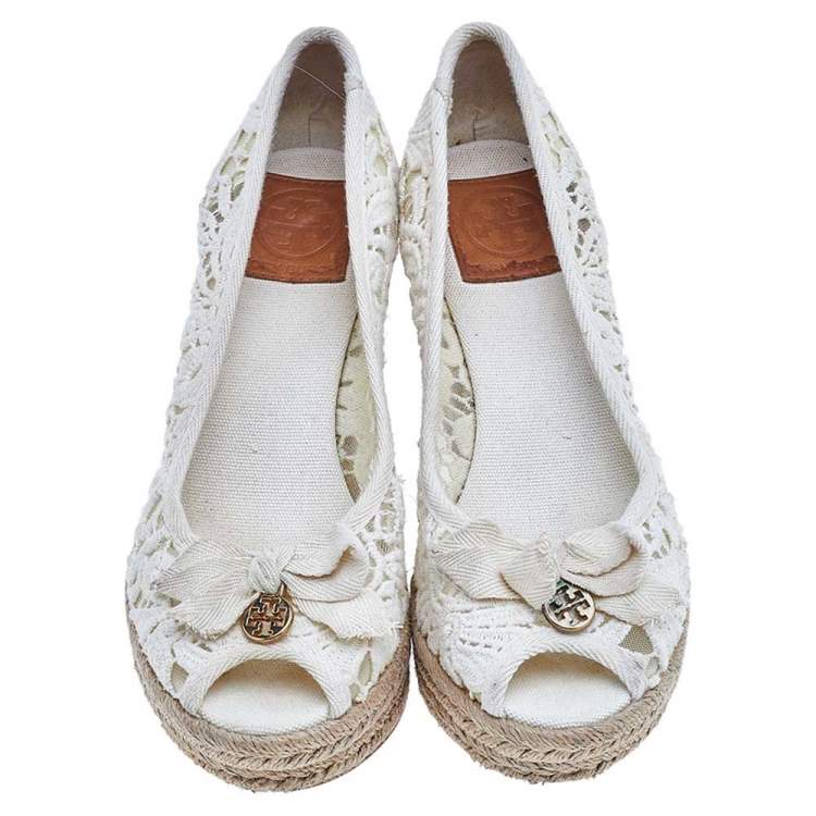 مملوكة مسبقًا Tory Burch Beige Lace Jackie Bow Peep Toe Wedge Espadrille Pumps Size 37.5