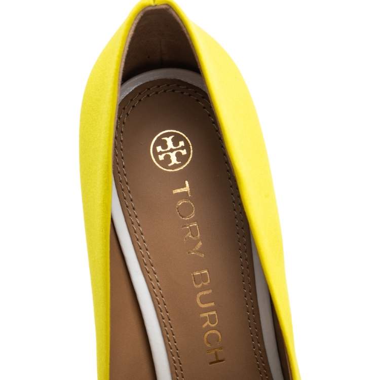 Pre Owned Tory Burch Yellow Satin Knotted Bow Pointed-Toe Pumps Size 40.5