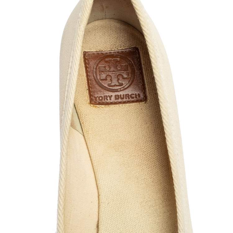 Pre Owned Tory Burch White Canvas Jackie Wedge Pumps Size 38.5