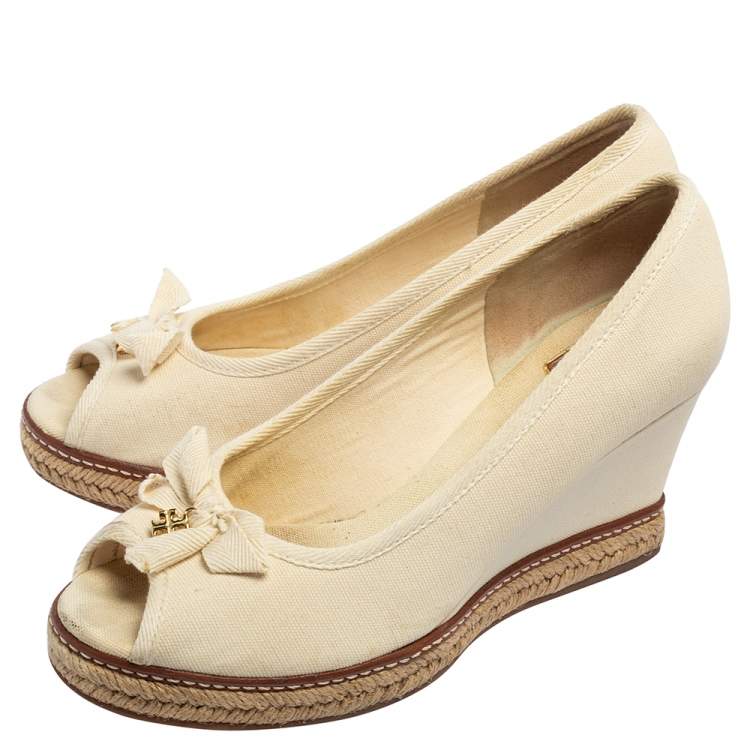 Pre Owned Tory Burch White Canvas Jackie Wedge Pumps Size 38.5