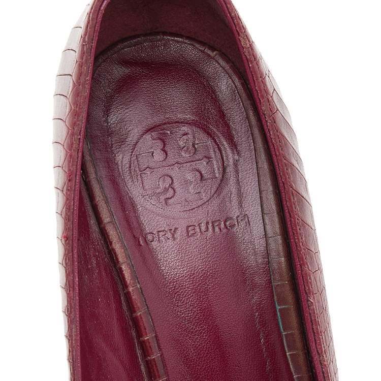 Pre Owned Tory Burch Burgundy Python Embossed Leather Pumps Size 35.5