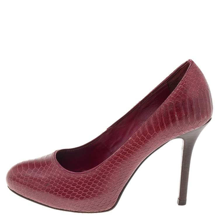 Pre Owned Tory Burch Burgundy Python Embossed Leather Pumps Size 35.5