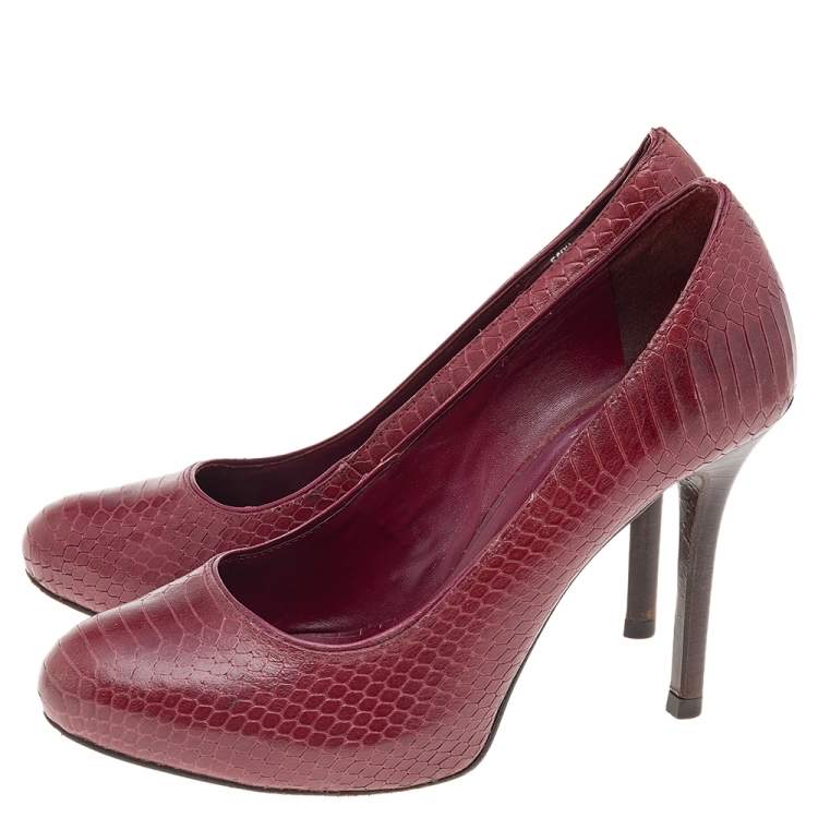 Pre Owned Tory Burch Burgundy Python Embossed Leather Pumps Size 35.5