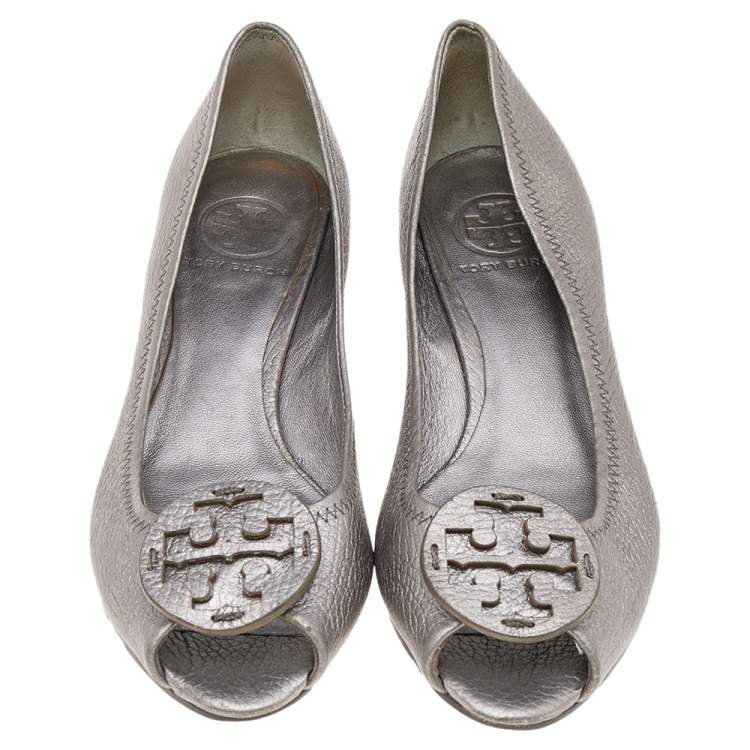 Pre Owned Tory Burch Silver Leather Wedge Pumps Size 37.5