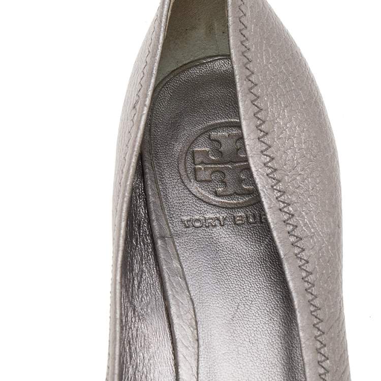 Pre Owned Tory Burch Silver Leather Wedge Pumps Size 37.5