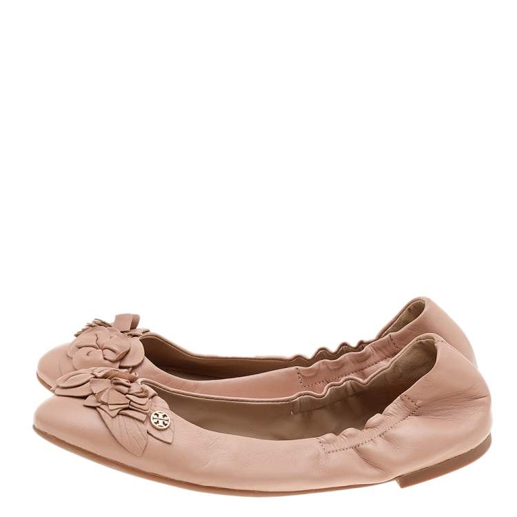 Pre Owned Tory Burch Beige Leather Flower Scrunch Ballet Flats Size 38