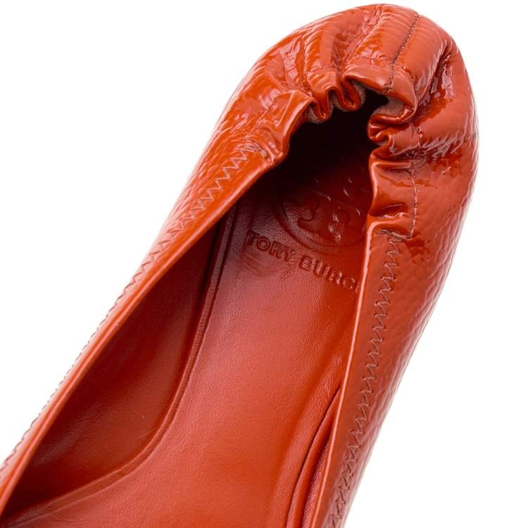 Pre Owned Tory Burch Orange Patent Leather Reva Scrunch Ballet Flats Size 37.5