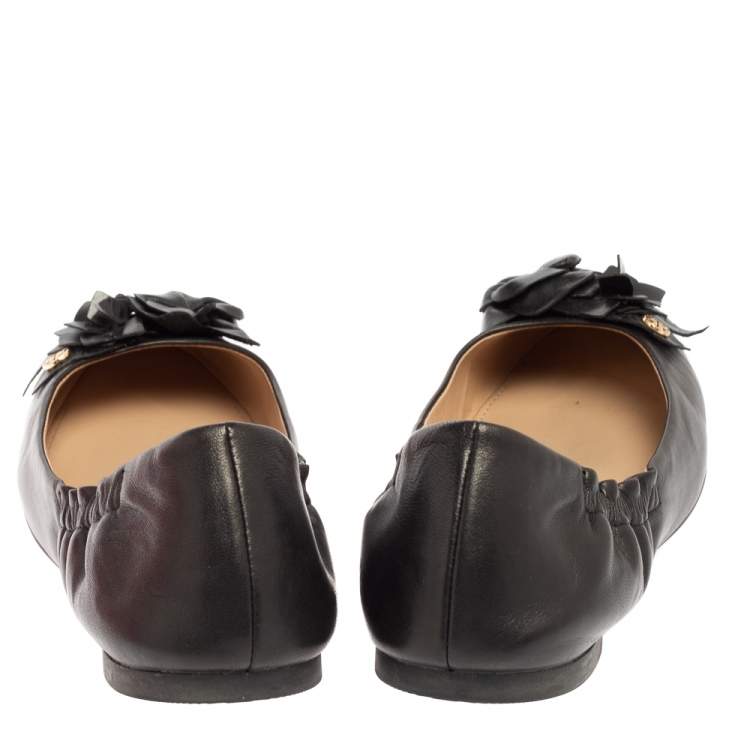 مملوكة مسبقًا Tory Burch Black Leather Blossom Ballet Flats Size 38.5