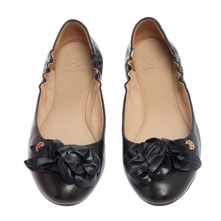 مملوكة مسبقًا Tory Burch Black Leather Blossom Ballet Flats Size 38.5