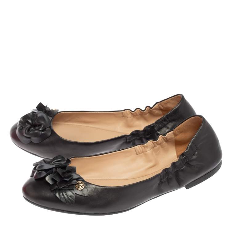 مملوكة مسبقًا Tory Burch Black Leather Blossom Ballet Flats Size 38.5