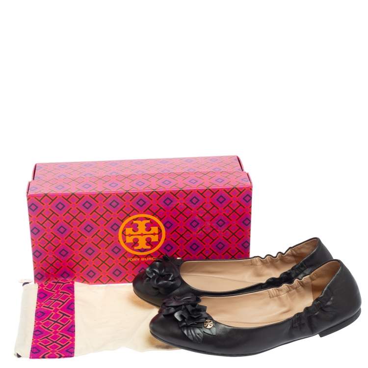 مملوكة مسبقًا Tory Burch Black Leather Blossom Ballet Flats Size 38.5