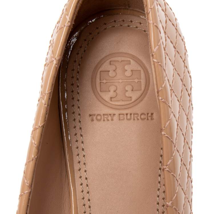 مملوكة مسبقًا Tory Burch Beige Quilted Patent Leather Kent Ballet Flats Size 38.5