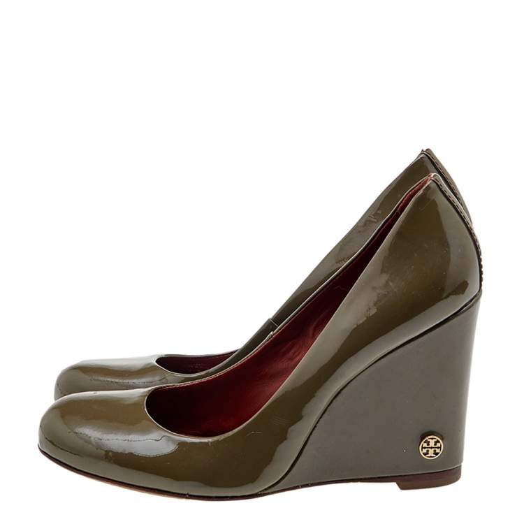 Pre Owned Tory Burch Olive Green Patent Leather Wedge Pumps Size 38