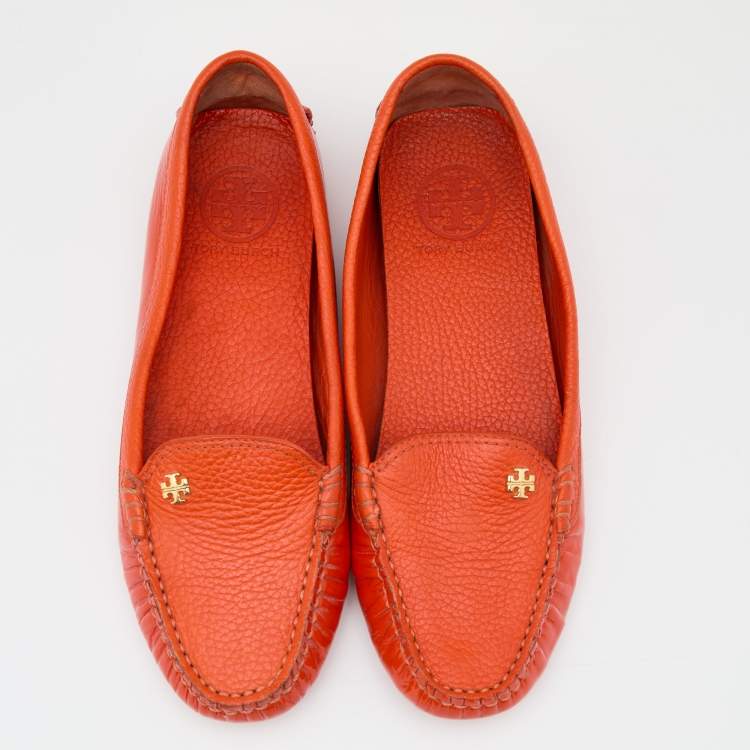 Pre Owned Tory Burch Orange Patent And Leather Slip On Loafers Size 36.5