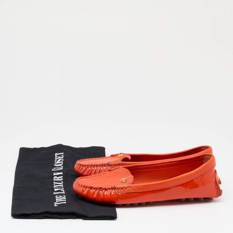 Pre Owned Tory Burch Orange Patent And Leather Slip On Loafers Size 36.5