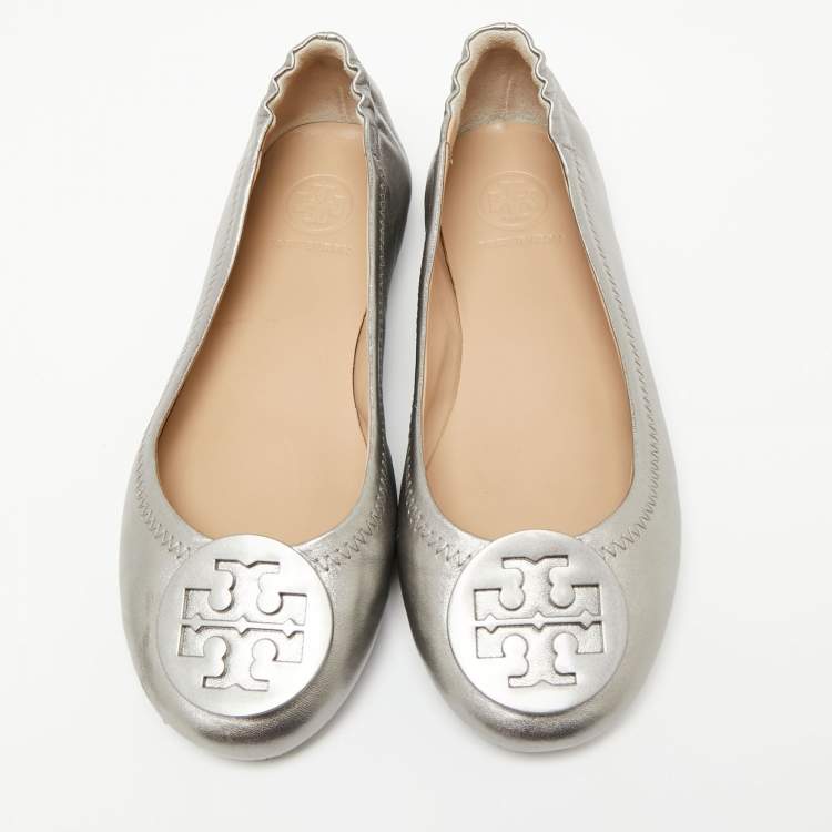 Pre Owned Tory Burch Silver Leather Scrunch Ballet Flats Size 35.5