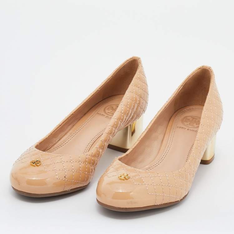Pre Owned Tory Burch Beige Patent Quilted Leather Round Toe Block Heel Pumps Size 36