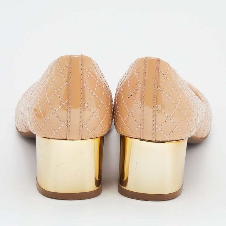 Pre Owned Tory Burch Beige Patent Quilted Leather Round Toe Block Heel Pumps Size 36