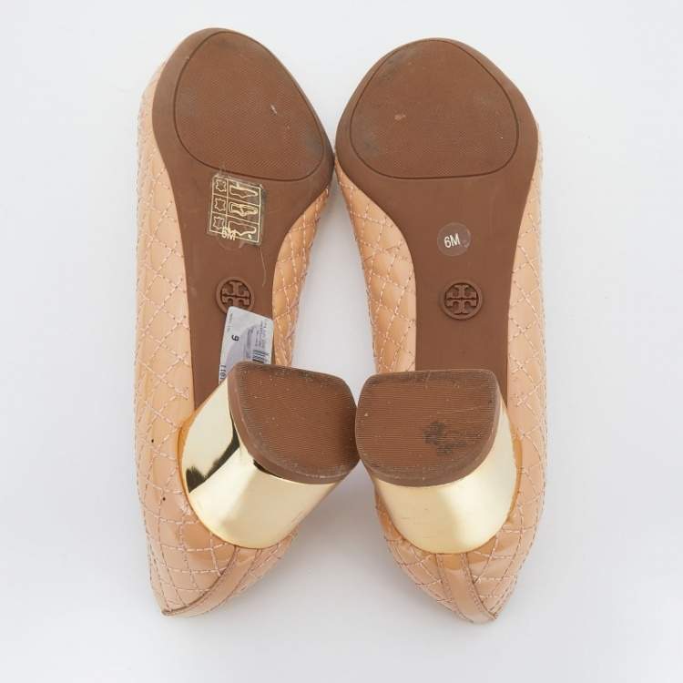 Pre Owned Tory Burch Beige Patent Quilted Leather Round Toe Block Heel Pumps Size 36