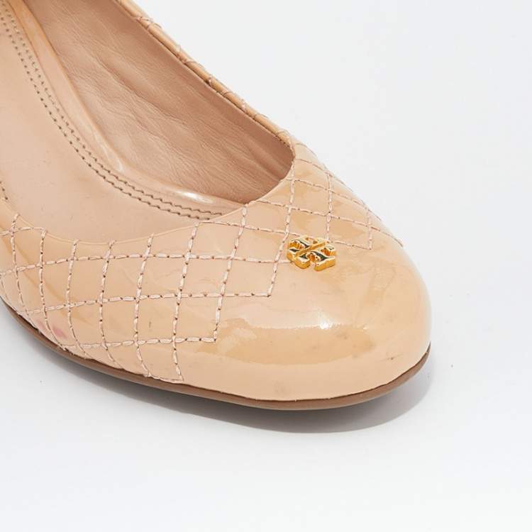 Pre Owned Tory Burch Beige Patent Quilted Leather Round Toe Block Heel Pumps Size 36