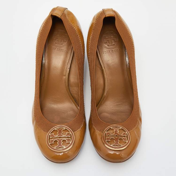 Pre Owned Tory Burch Brown Patent Leather Wedge Scrunch Pumps Size 36