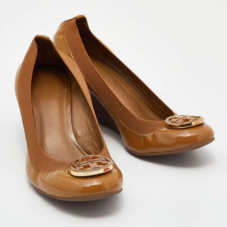 Pre Owned Tory Burch Brown Patent Leather Wedge Scrunch Pumps Size 36