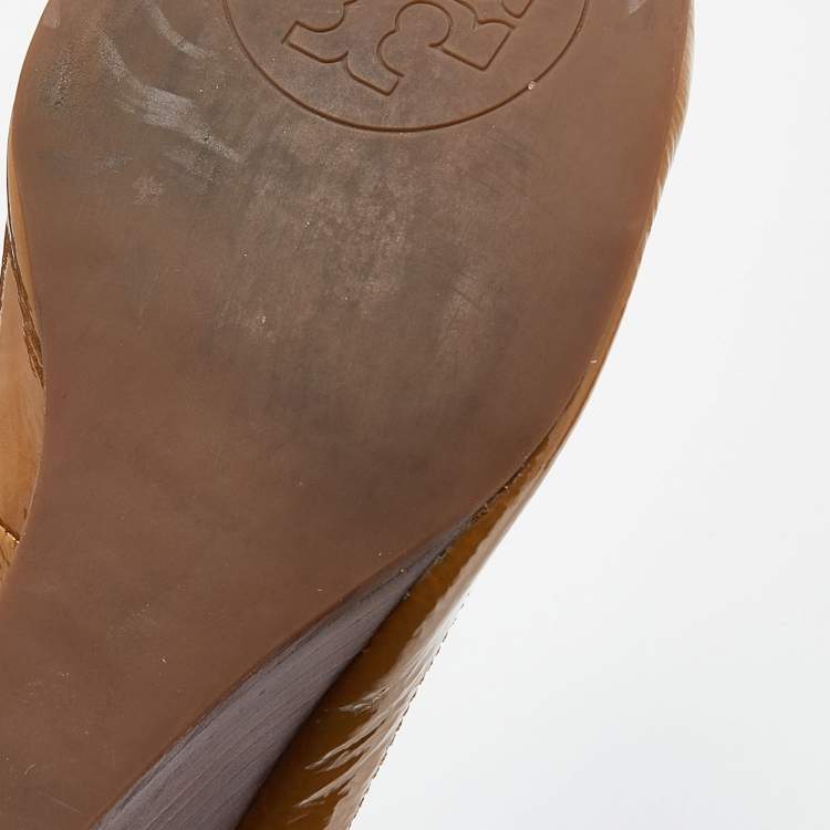 Pre Owned Tory Burch Brown Patent Leather Wedge Scrunch Pumps Size 36