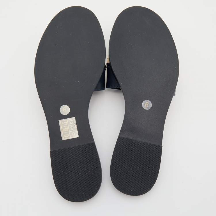 Pre Owned Tory Burch Navy Blue/Cream Leather Eleanor Logo Plaque Slide Sandals Size 36
