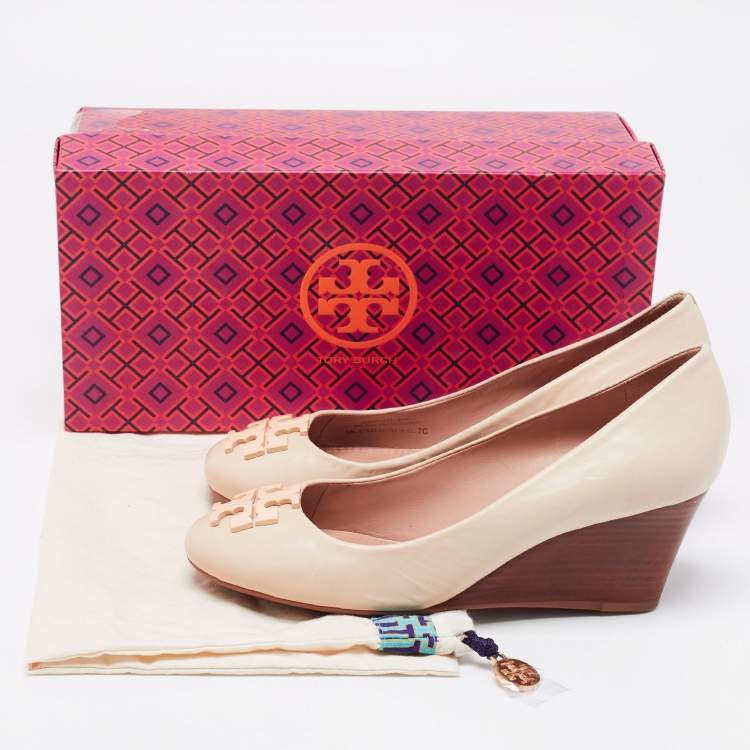 مملوكة مسبقًا Tory Burch Cream Leather Wedge Pumps Size 37