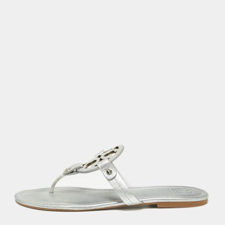 مملوكة مسبقًا Tory Burch Metallic Silver Leather Miller Flat Thong Sandals Size 39