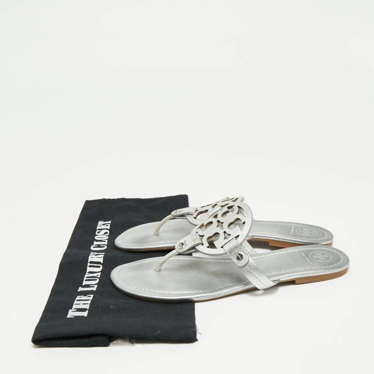 مملوكة مسبقًا Tory Burch Metallic Silver Leather Miller Flat Thong Sandals Size 39