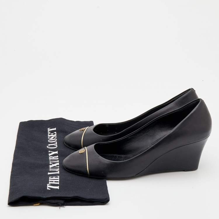 مملوكة مسبقًا Tory Burch Black Leather Cap Toe Wedge Pumps Size 38