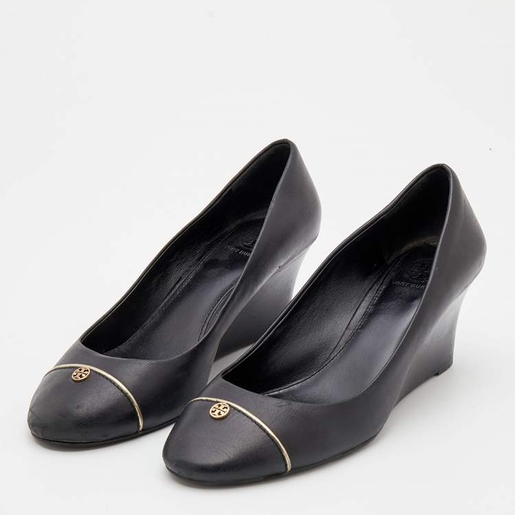 مملوكة مسبقًا Tory Burch Black Leather Cap Toe Wedge Pumps Size 38