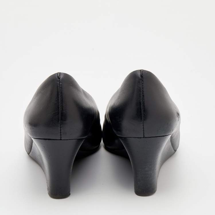 مملوكة مسبقًا Tory Burch Black Leather Cap Toe Wedge Pumps Size 38