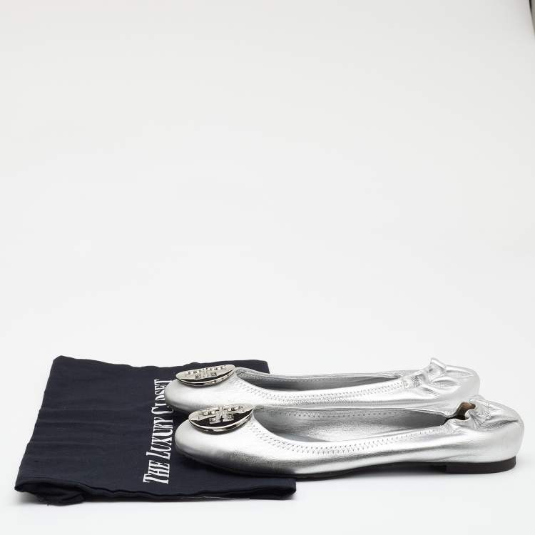Pre Owned Tory Burch Metallic Silver Leather Reva Scrunch Ballet Flats Size 38.5