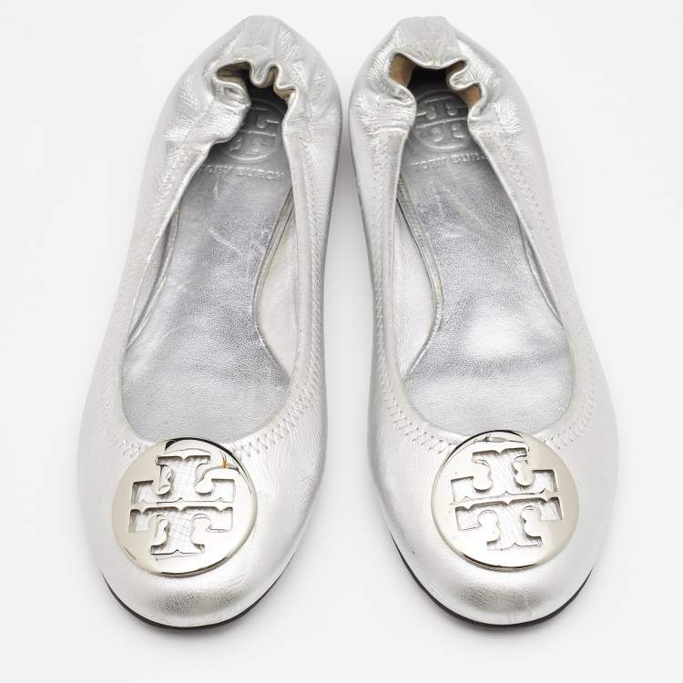 Pre Owned Tory Burch Metallic Silver Leather Reva Scrunch Ballet Flats Size 38.5
