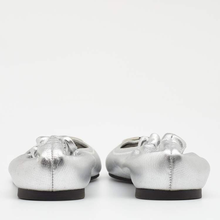 Pre Owned Tory Burch Metallic Silver Leather Reva Scrunch Ballet Flats Size 38.5