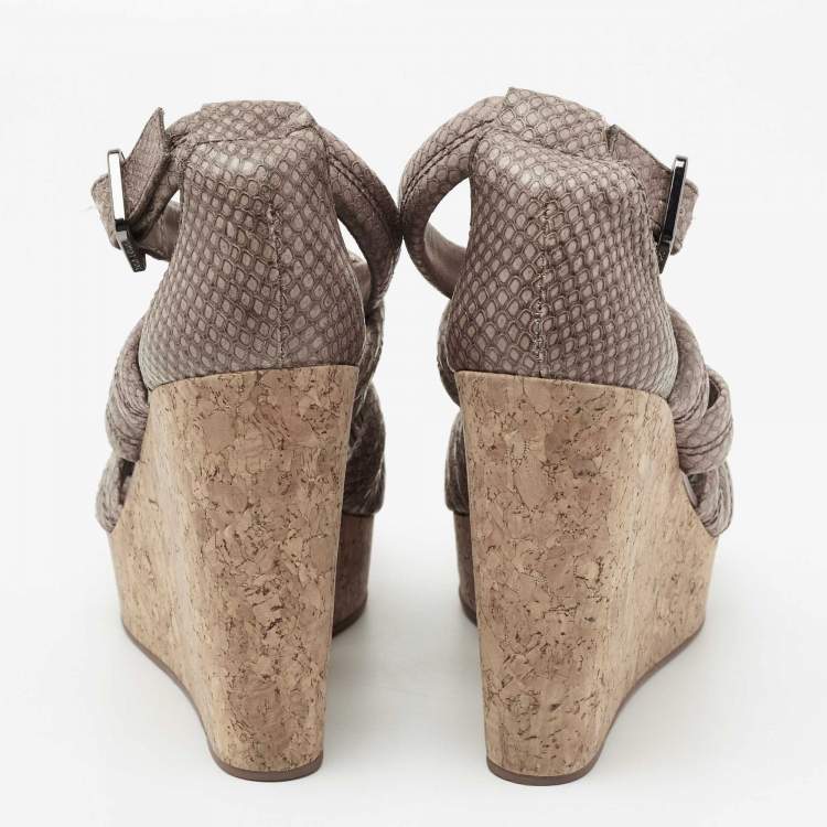 مملوكة مسبقًا Tory Burch Taupe Python Embossed Leather Strappy Cork Wedge Sandals Size 36.5