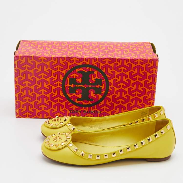 مملوكة مسبقًا Tory Burch Yellow Leather Studded Ballet Flats Size 37.5